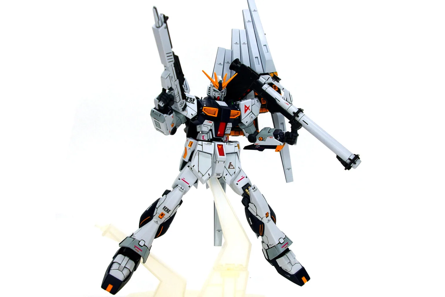 EG 1/144 νガンダムの作り方 by kt - the model builders